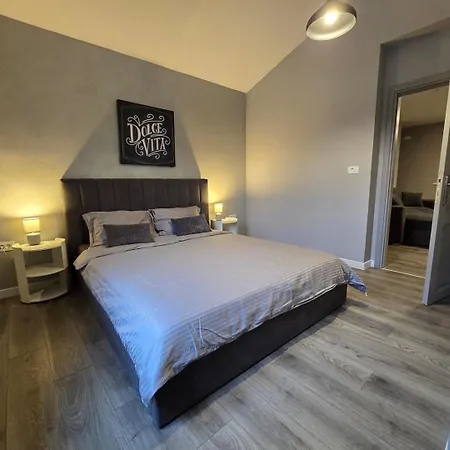 Dolce With Shared Pool Guest house