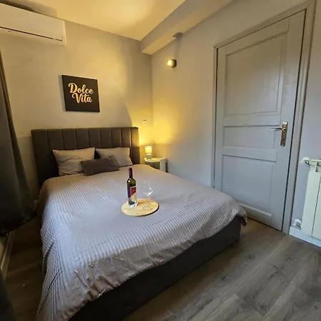 Dolce With Shared Pool Guest house *